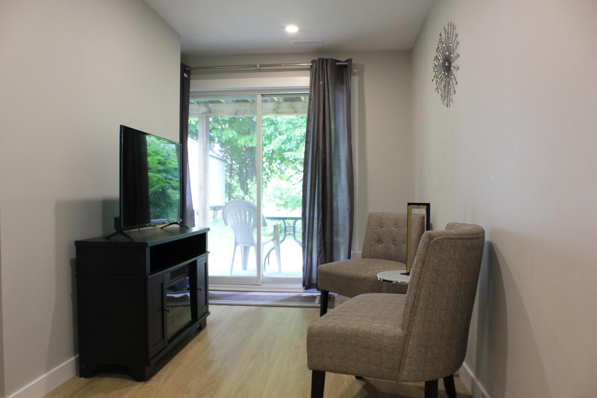 Boardwalk Homes - Vacation Homes & Executive Suites Kitchener Ngoại thất bức ảnh